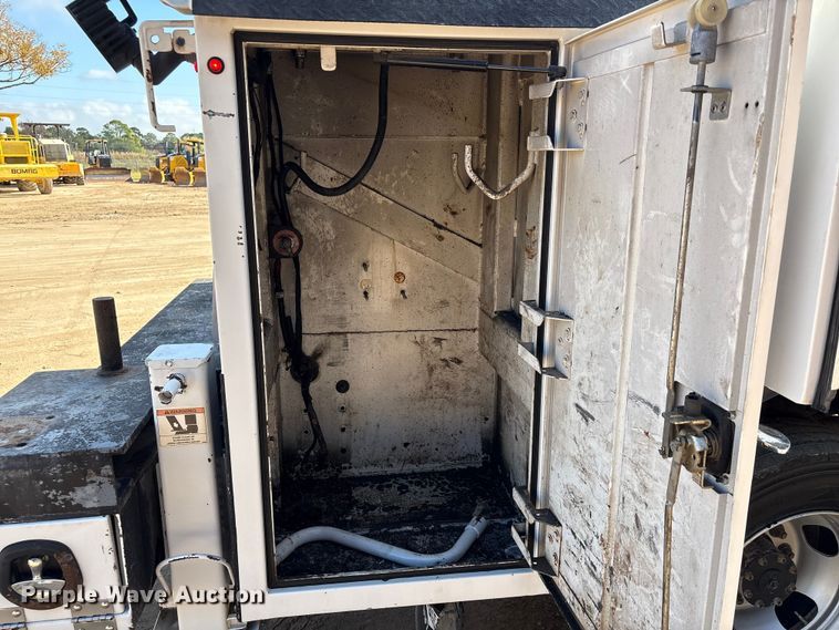 image for item EA7151 2019 RAM 5500 utility / service truck