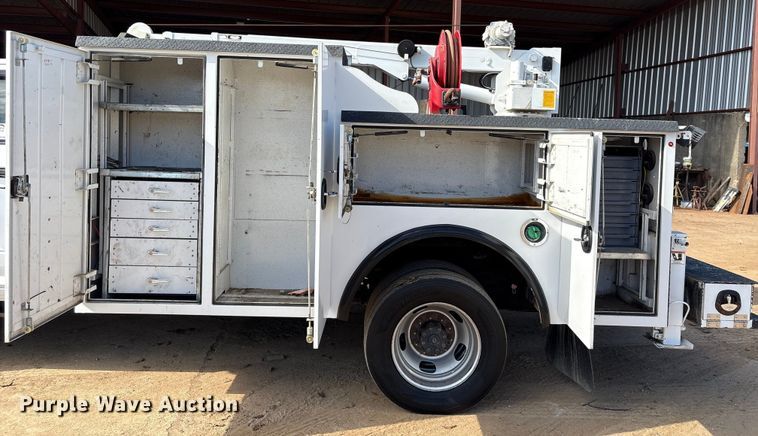 image for item EA7151 2019 RAM 5500 utility / service truck