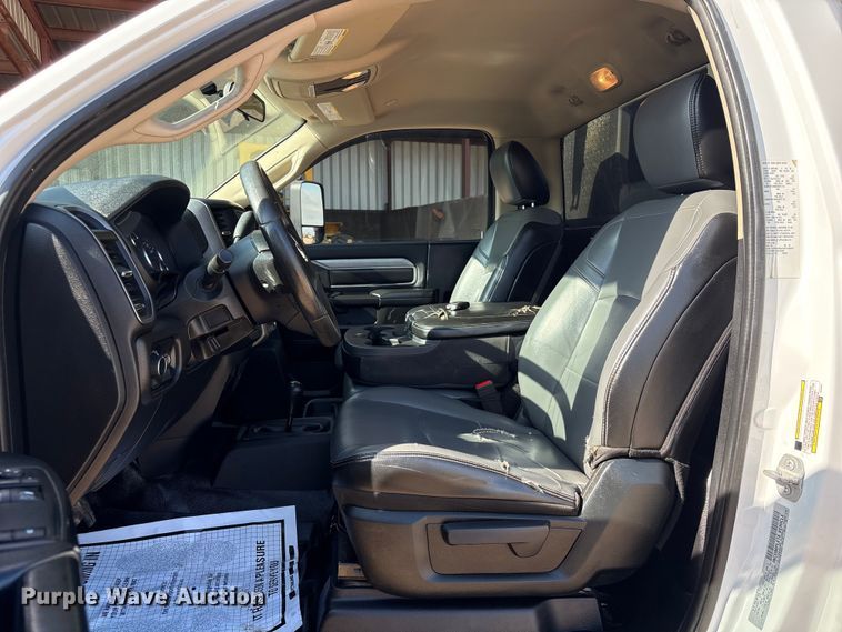 image for item EA7151 2019 RAM 5500 utility / service truck