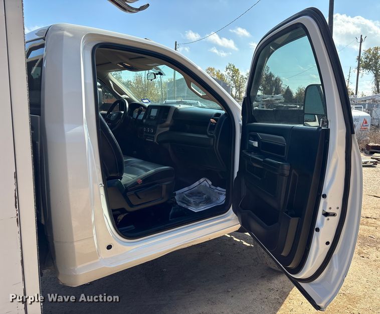 image for item EA7151 2019 RAM 5500 utility / service truck