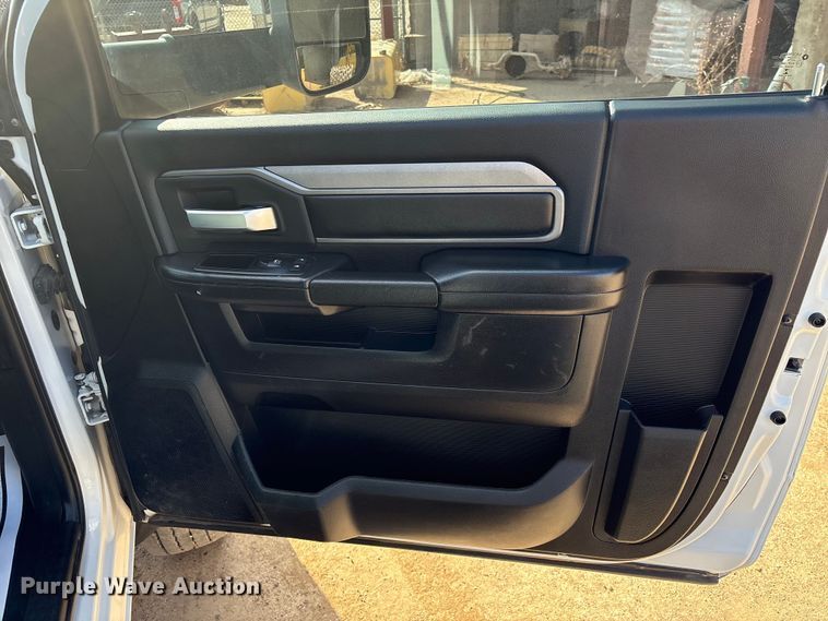 image for item EA7151 2019 RAM 5500 utility / service truck