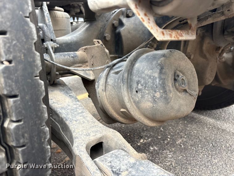 image for item EA7873 2016 Peterbilt 579 semi truck