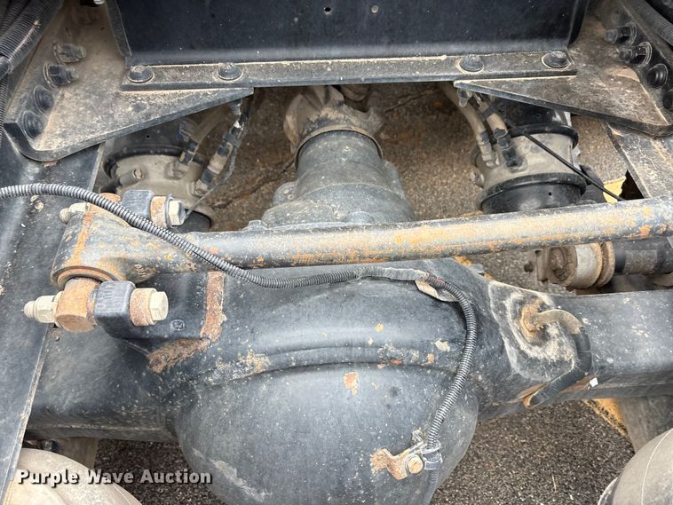 image for item EA7873 2016 Peterbilt 579 semi truck