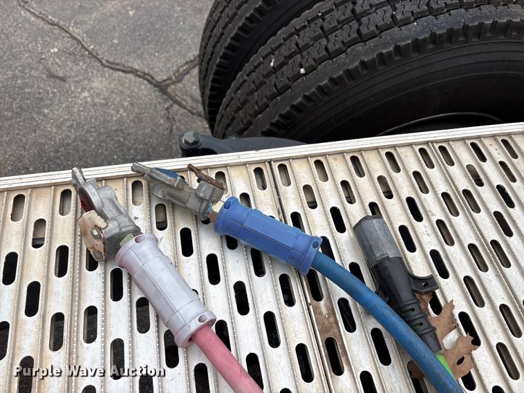 image for item EA7873 2016 Peterbilt 579 semi truck