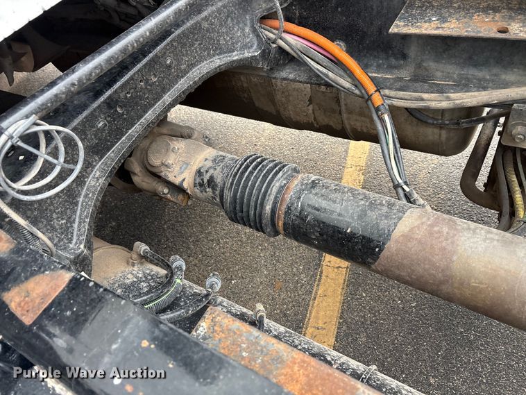 image for item EA7873 2016 Peterbilt 579 semi truck