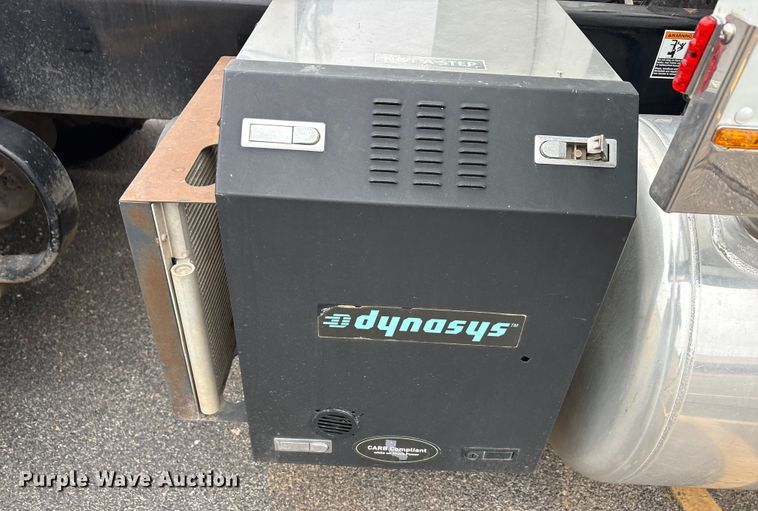 image for item EA7873 2016 Peterbilt 579 semi truck