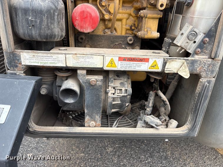 image for item EA7873 2016 Peterbilt 579 semi truck