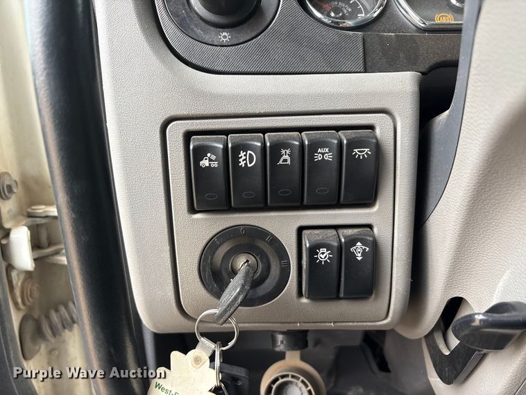 image for item EA7873 2016 Peterbilt 579 semi truck