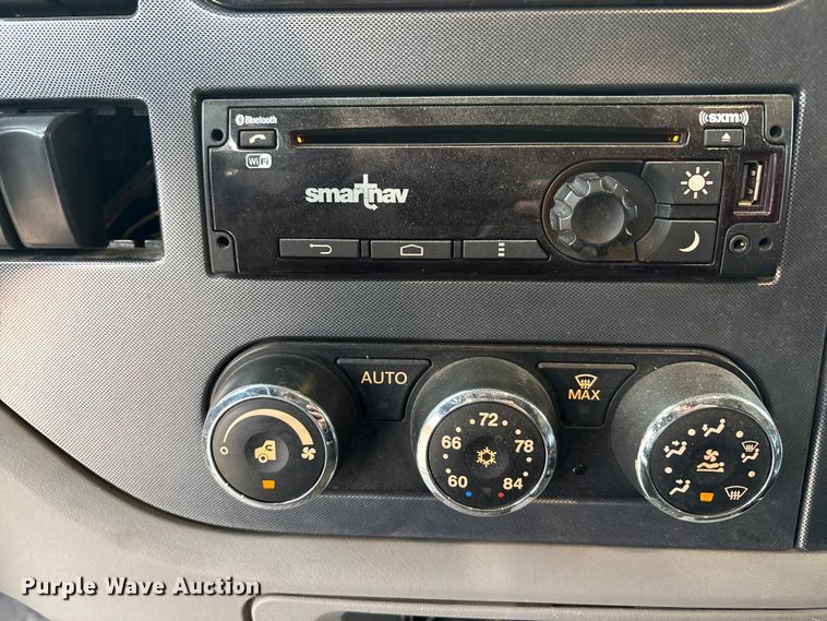 image for item EA7873 2016 Peterbilt 579 semi truck