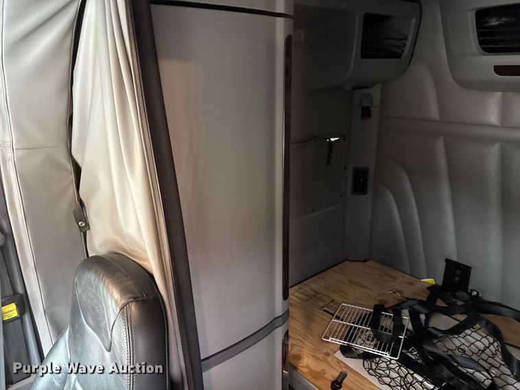 image for item EA7873 2016 Peterbilt 579 semi truck