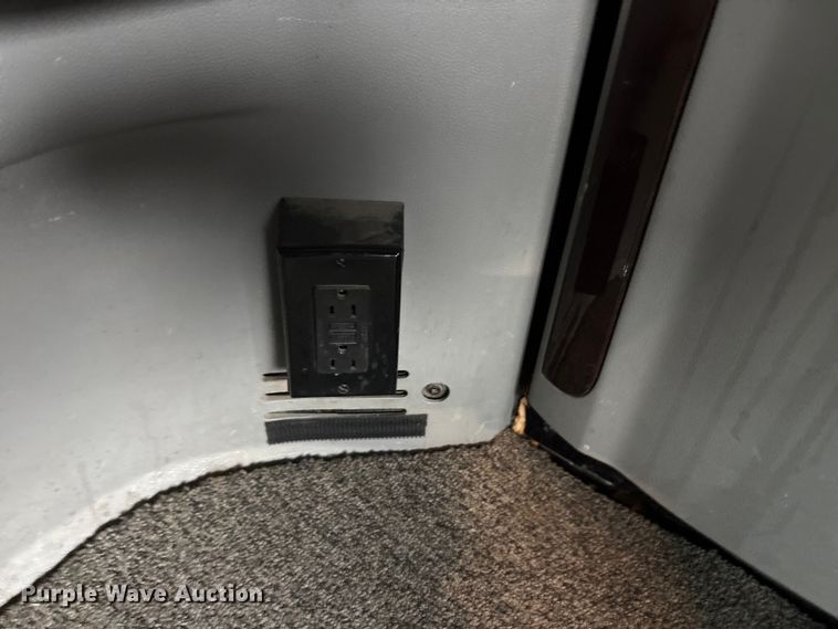 image for item EA7873 2016 Peterbilt 579 semi truck