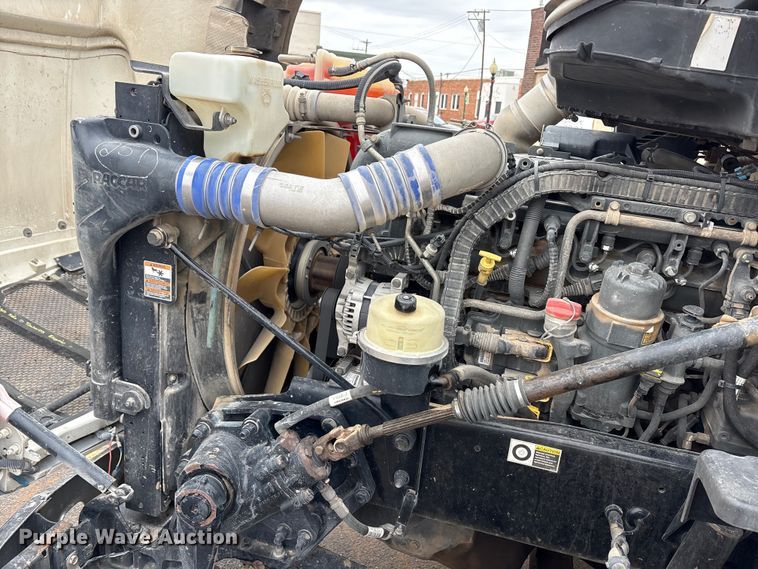 image for item EA7873 2016 Peterbilt 579 semi truck