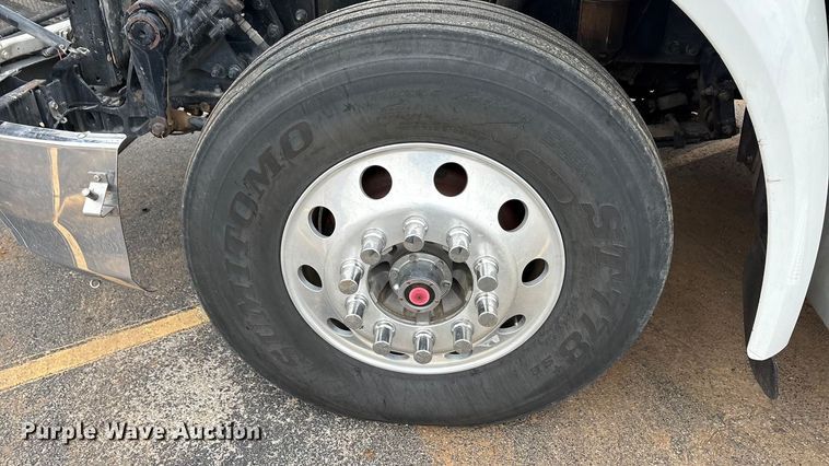 image for item EA7873 2016 Peterbilt 579 semi truck
