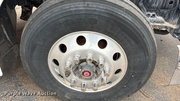 image for item EA7873 2016 Peterbilt 579 semi truck