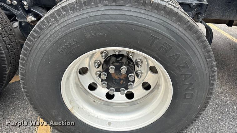 image for item EA7873 2016 Peterbilt 579 semi truck