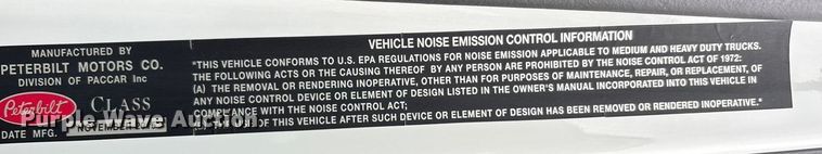 image for item EA7873 2016 Peterbilt 579 semi truck