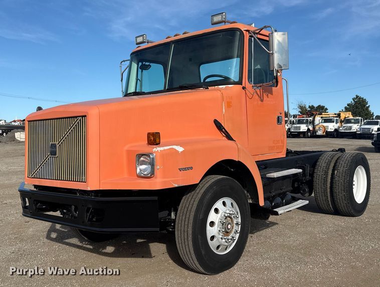 image for item EG1732 1998 Volvo Truck WG truck cab and chassis