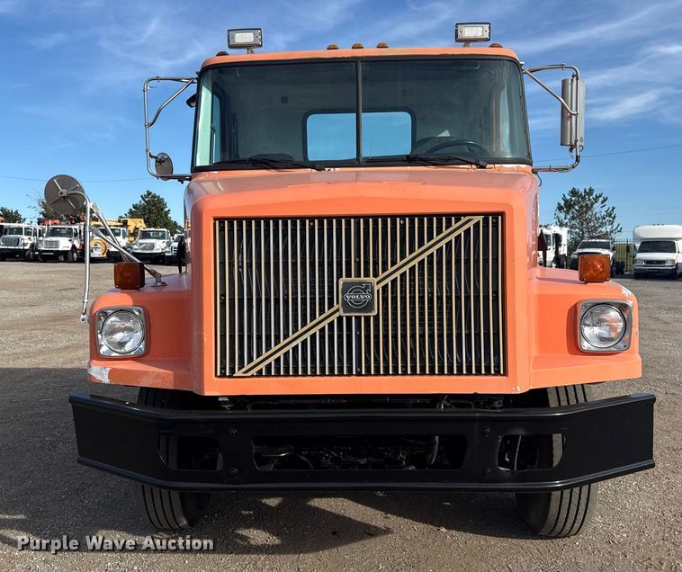 image for item EG1732 1998 Volvo Truck WG truck cab and chassis