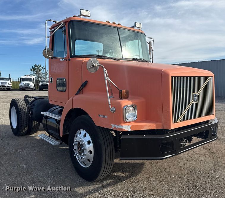 image for item EG1732 1998 Volvo Truck WG truck cab and chassis