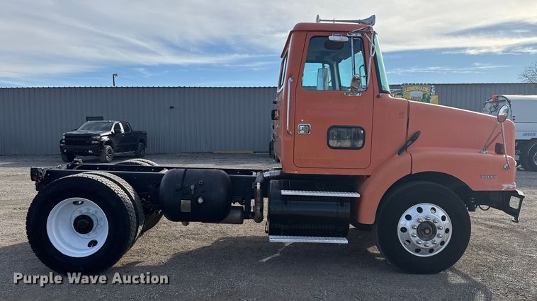 image for item EG1732 1998 Volvo Truck WG truck cab and chassis