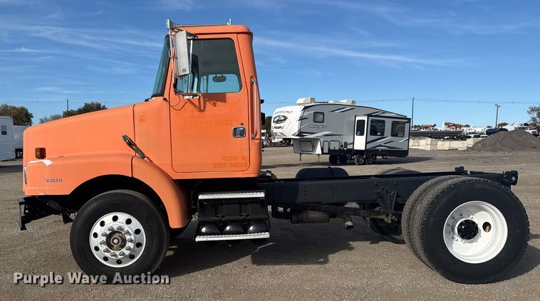 image for item EG1732 1998 Volvo Truck WG truck cab and chassis