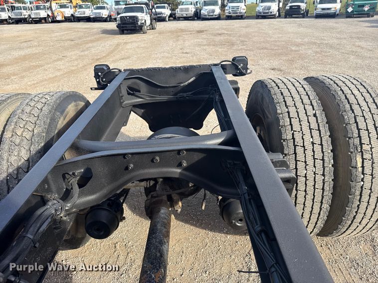 image for item EG1732 1998 Volvo Truck WG truck cab and chassis