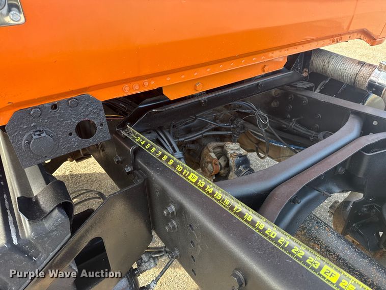 image for item EG1732 1998 Volvo Truck WG truck cab and chassis