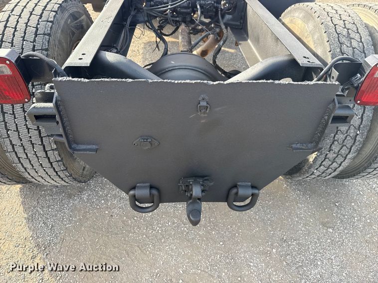 image for item EG1732 1998 Volvo Truck WG truck cab and chassis