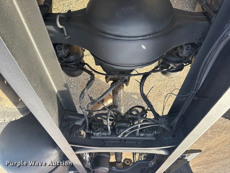 image for item EG1732 1998 Volvo Truck WG truck cab and chassis