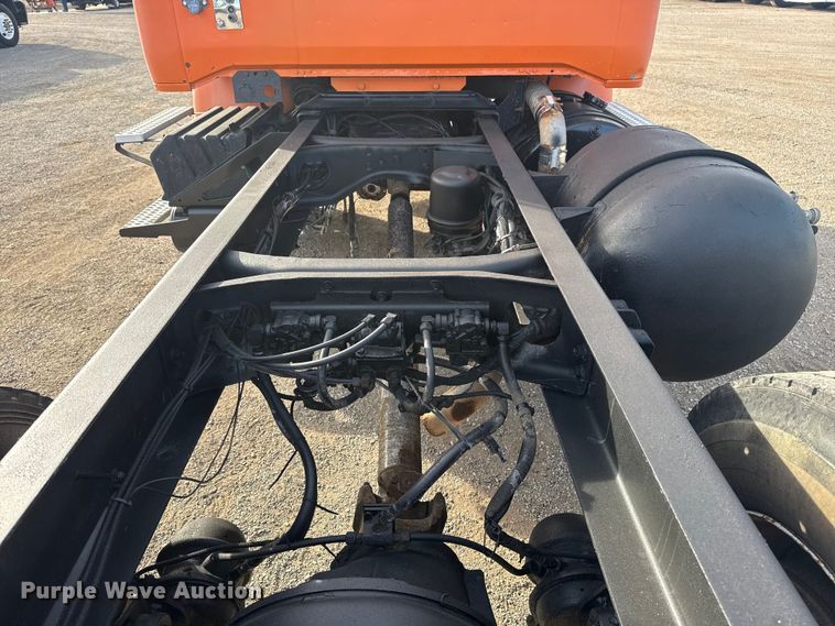 image for item EG1732 1998 Volvo Truck WG truck cab and chassis