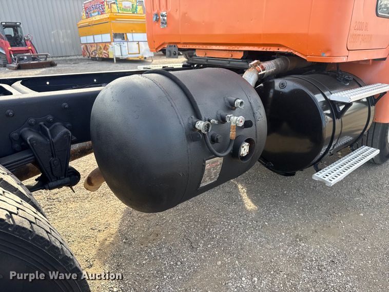 image for item EG1732 1998 Volvo Truck WG truck cab and chassis