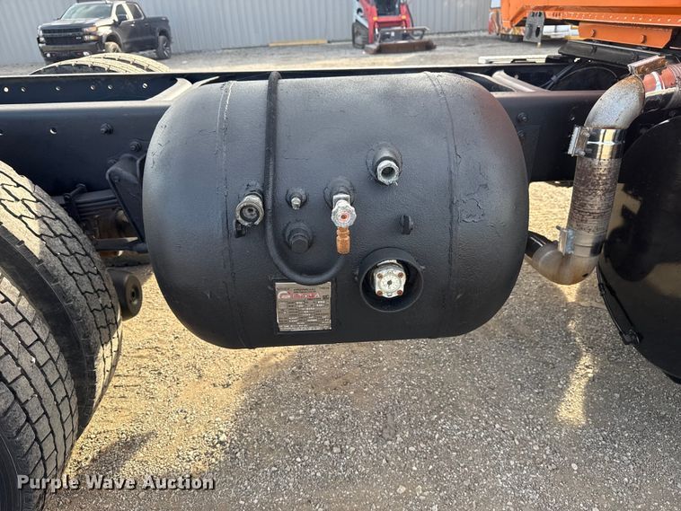 image for item EG1732 1998 Volvo Truck WG truck cab and chassis