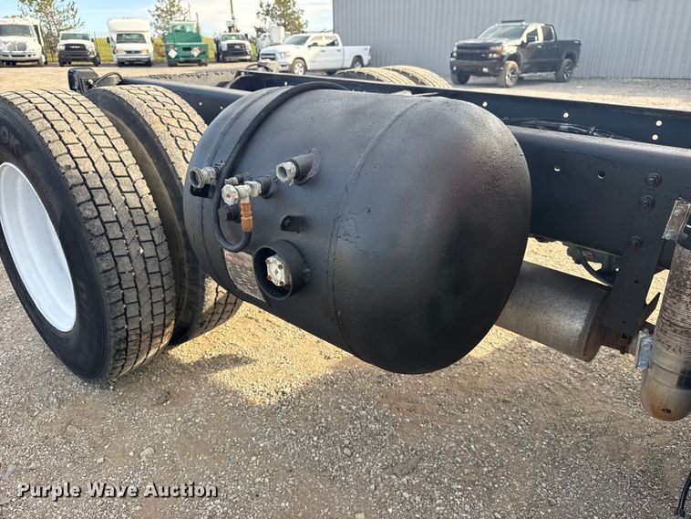 image for item EG1732 1998 Volvo Truck WG truck cab and chassis