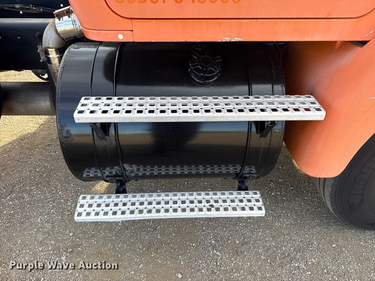 image for item EG1732 1998 Volvo Truck WG truck cab and chassis