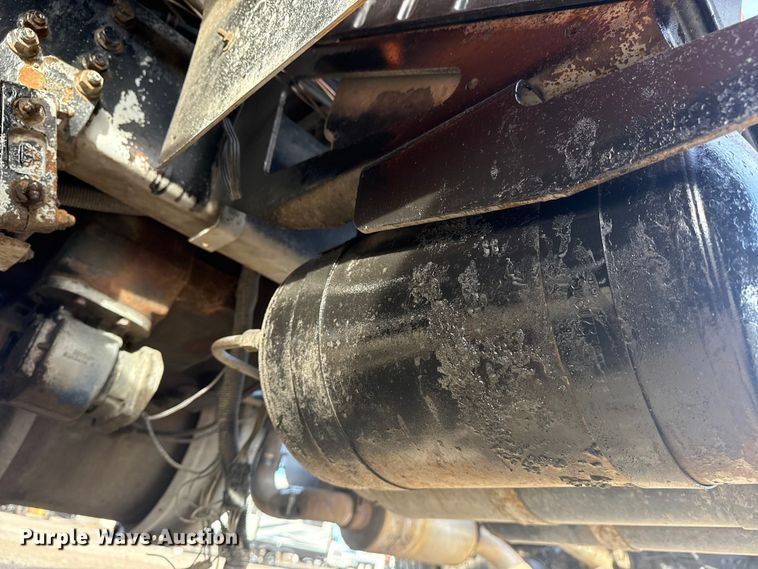 image for item EG1732 1998 Volvo Truck WG truck cab and chassis