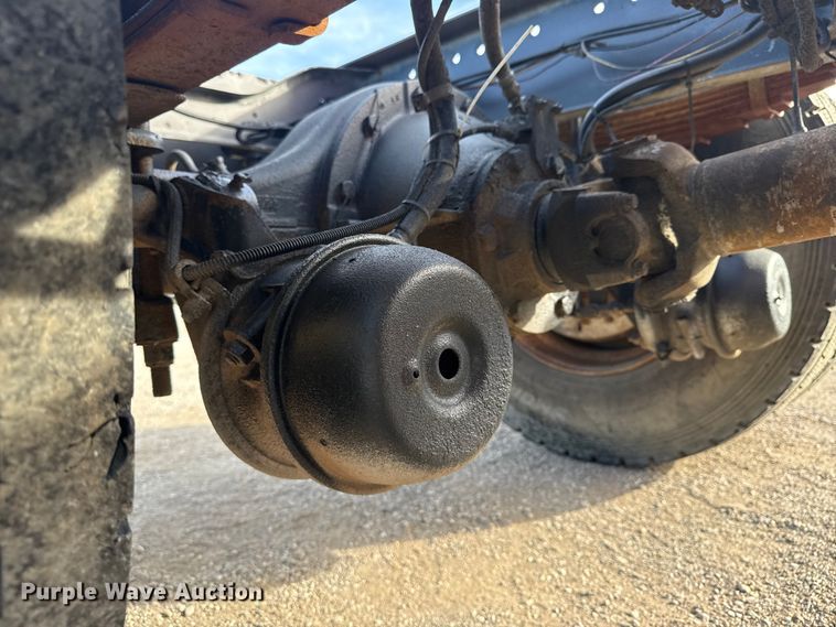 image for item EG1732 1998 Volvo Truck WG truck cab and chassis