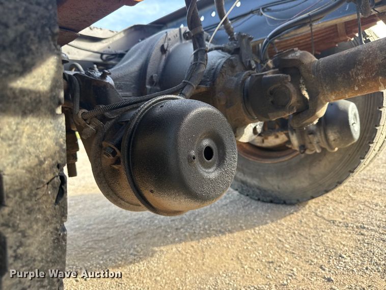 image for item EG1732 1998 Volvo Truck WG truck cab and chassis