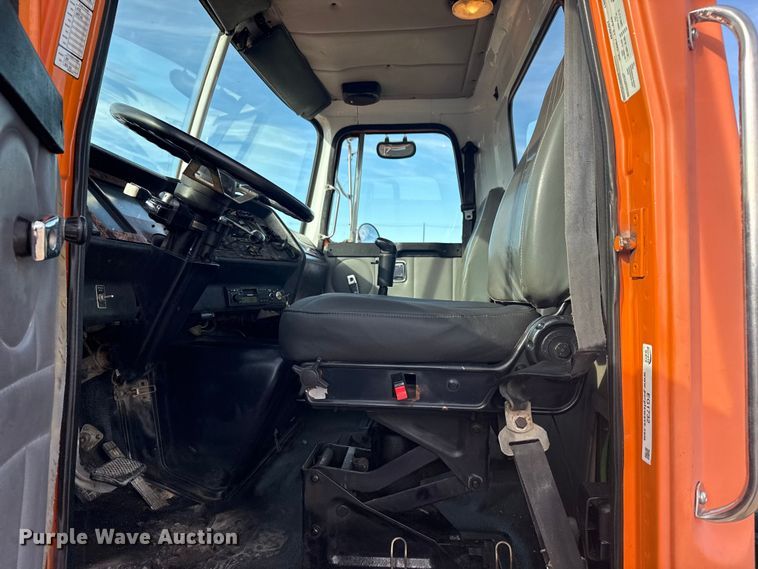 image for item EG1732 1998 Volvo Truck WG truck cab and chassis