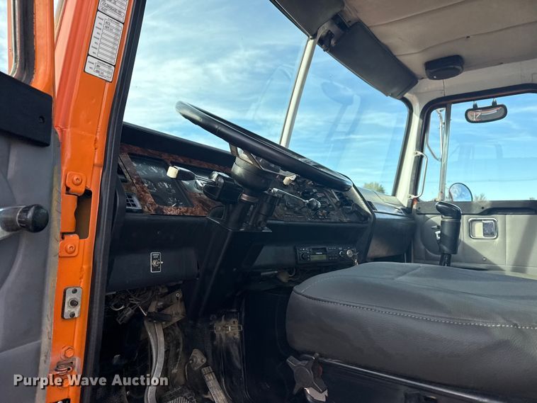 image for item EG1732 1998 Volvo Truck WG truck cab and chassis