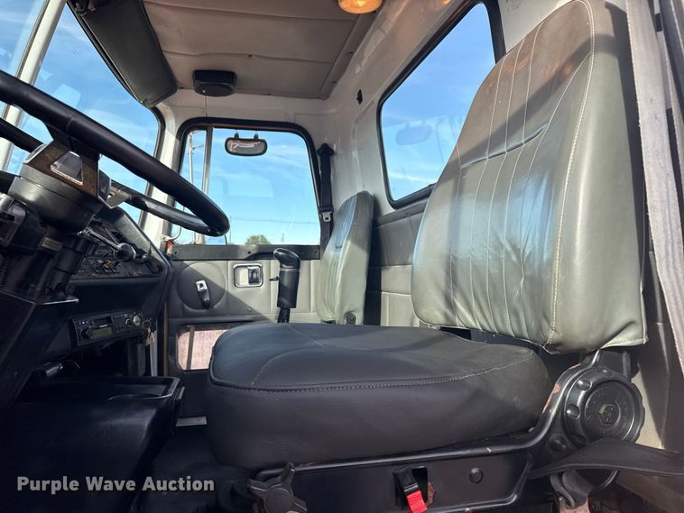 image for item EG1732 1998 Volvo Truck WG truck cab and chassis