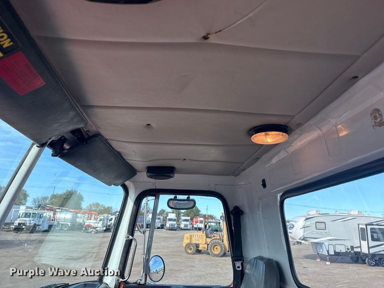 image for item EG1732 1998 Volvo Truck WG truck cab and chassis