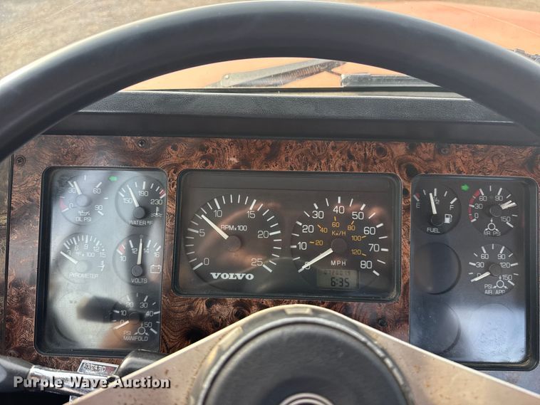 image for item EG1732 1998 Volvo Truck WG truck cab and chassis