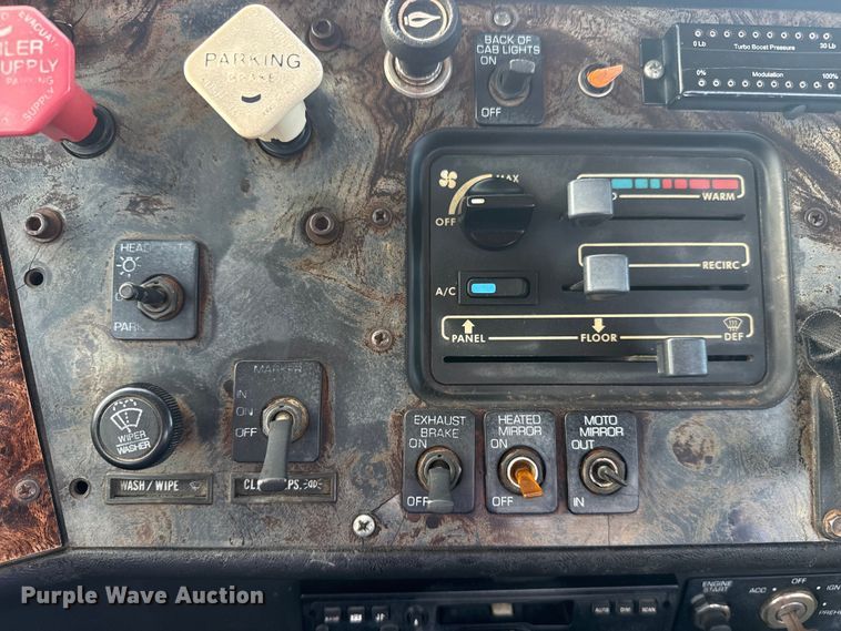 image for item EG1732 1998 Volvo Truck WG truck cab and chassis