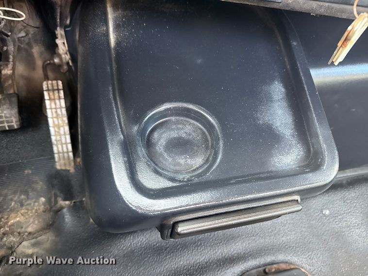 image for item EG1732 1998 Volvo Truck WG truck cab and chassis