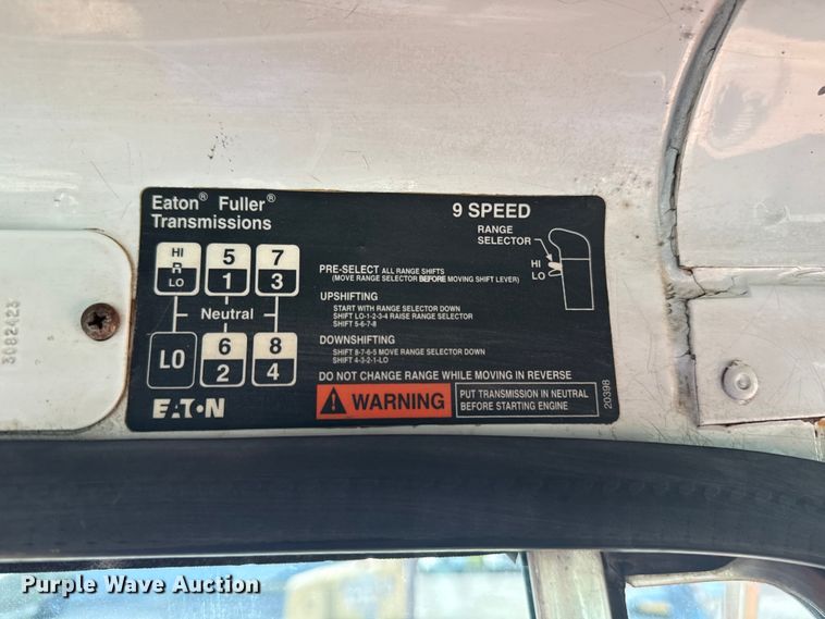 image for item EG1732 1998 Volvo Truck WG truck cab and chassis