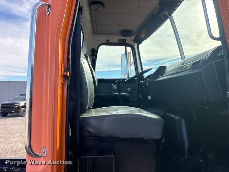 image for item EG1732 1998 Volvo Truck WG truck cab and chassis