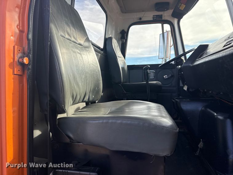 image for item EG1732 1998 Volvo Truck WG truck cab and chassis