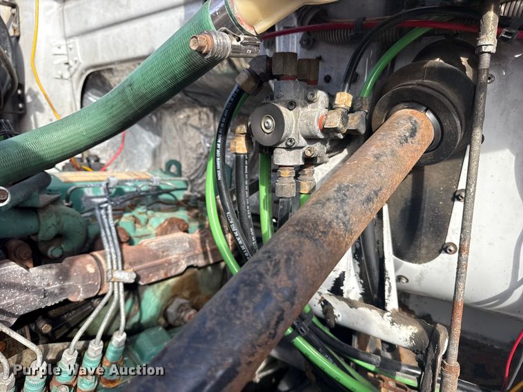 image for item EG1732 1998 Volvo Truck WG truck cab and chassis