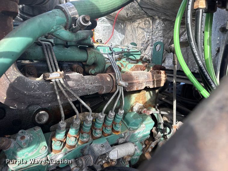 image for item EG1732 1998 Volvo Truck WG truck cab and chassis