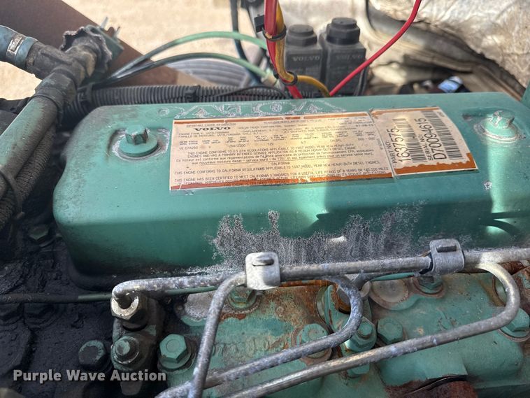 image for item EG1732 1998 Volvo Truck WG truck cab and chassis